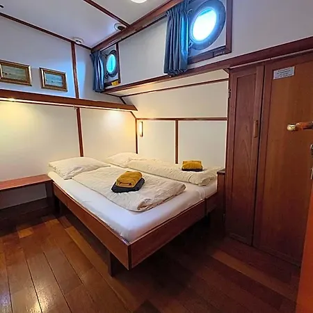Hotelboot Zwaan * Amesterdão