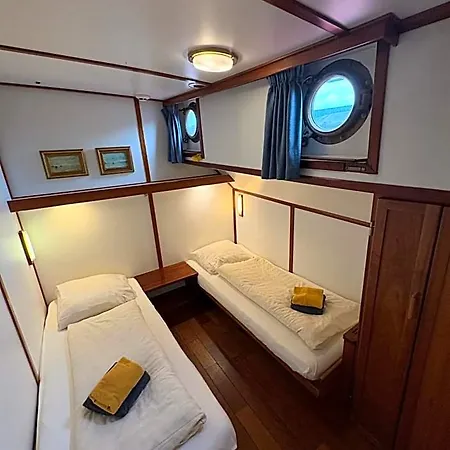 Hotel Hotelboot Zwaan Amesterdão