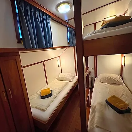 Hotel Hotelboot Zwaan