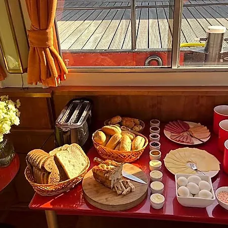 Hotelboot Zwaan