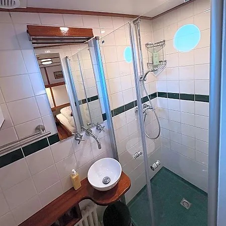 Hotelboot Zwaan * Amesterdão