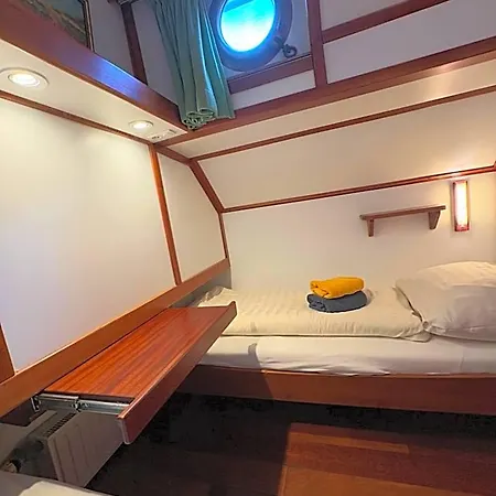 Hotel Hotelboot Zwaan Amesterdão